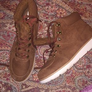 Gently worn American Eagle Brown Fur  boot-sneaks